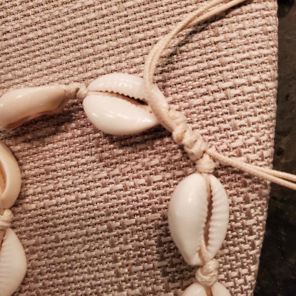 🐕 Cowrie shell necklace and bracelet set - Picture 4 of 5